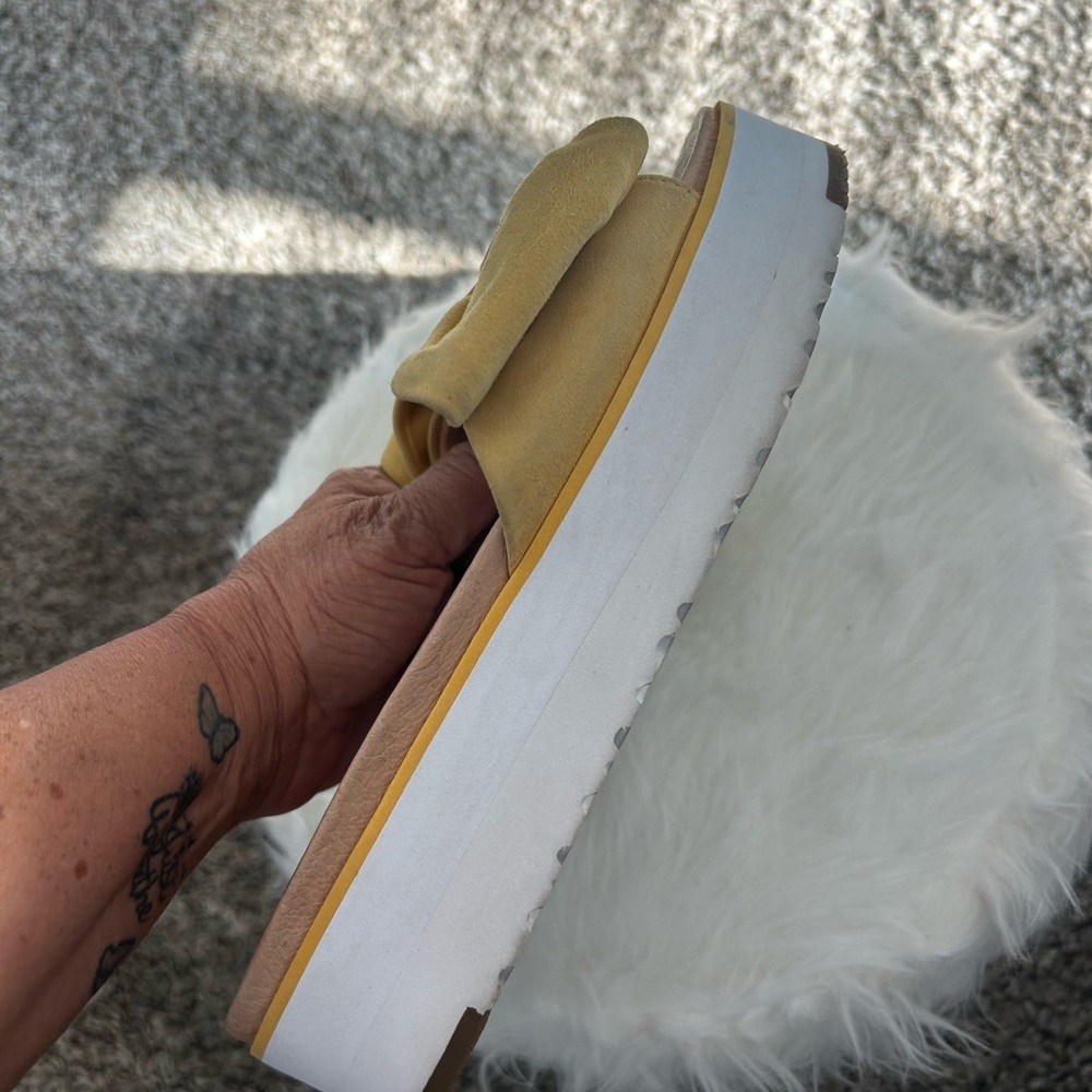 UGG • Yellow Bow Suede Slip On Sandals • 7.5 • - Picture 7 of 9